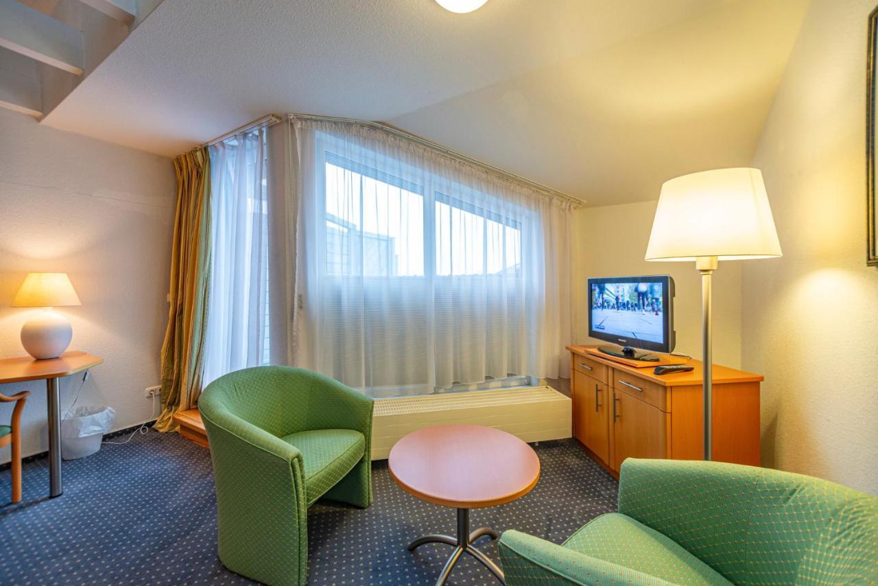 Hotel Rostock West Im "Kritzmow Park" Esterno foto