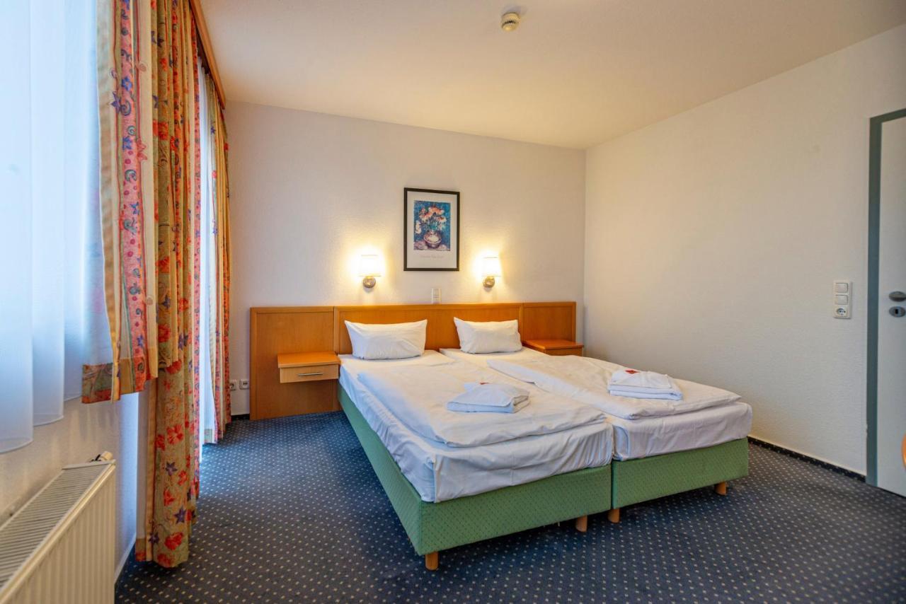 Hotel Rostock West Im "Kritzmow Park" Esterno foto