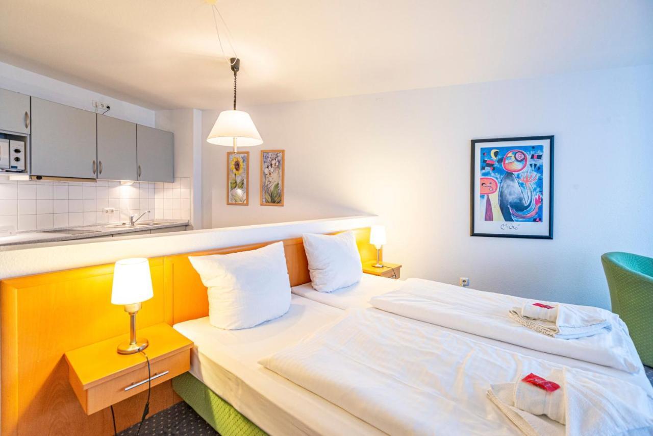 Hotel Rostock West Im "Kritzmow Park" Esterno foto