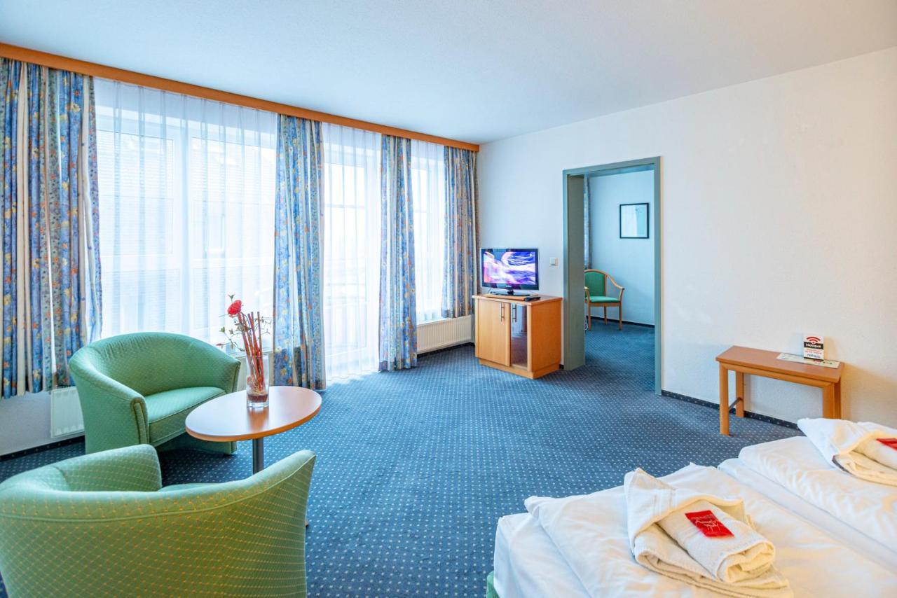 Hotel Rostock West Im "Kritzmow Park" Esterno foto