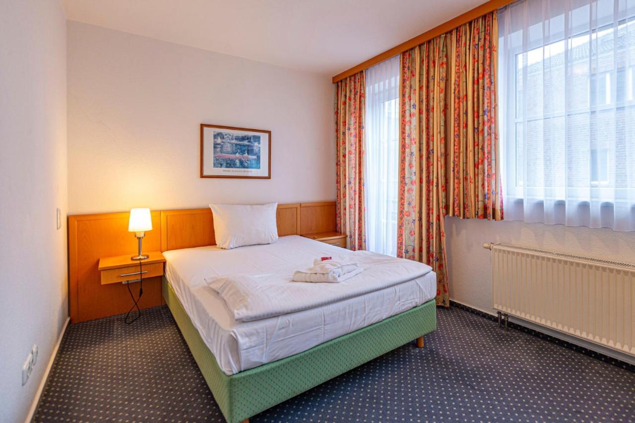Hotel Rostock West Im "Kritzmow Park" Esterno foto