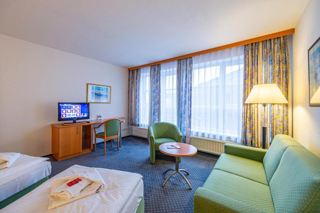 Hotel Rostock West Im "Kritzmow Park" Esterno foto