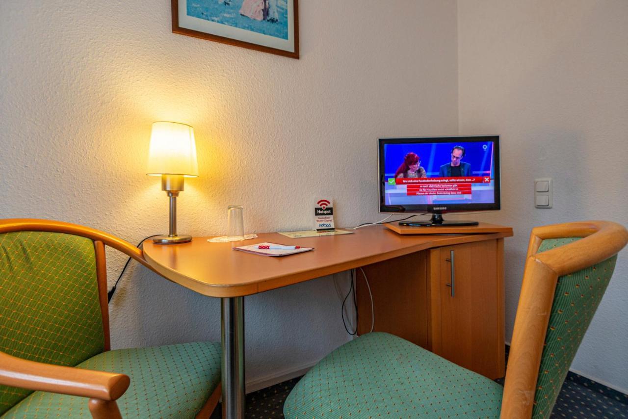 Hotel Rostock West Im "Kritzmow Park" Esterno foto
