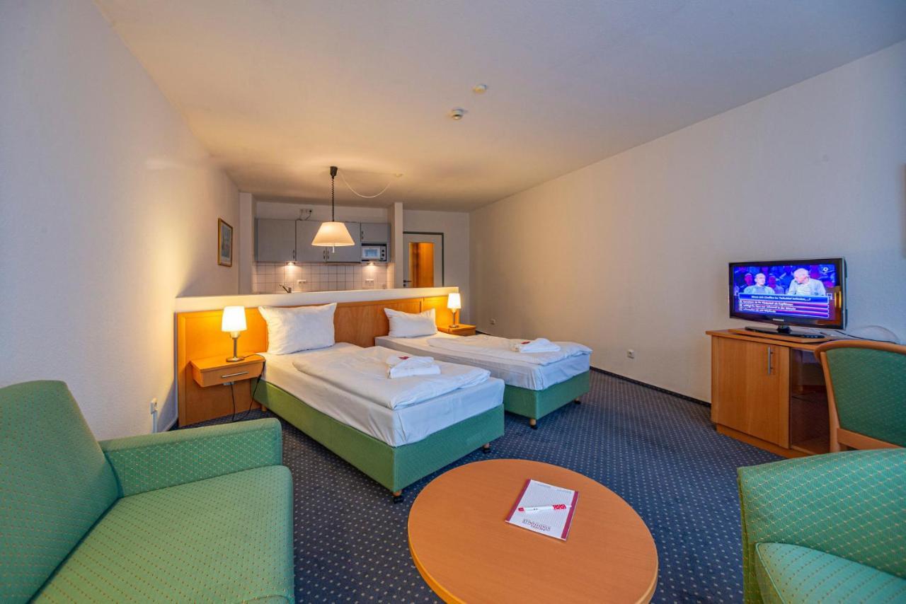 Hotel Rostock West Im "Kritzmow Park" Esterno foto