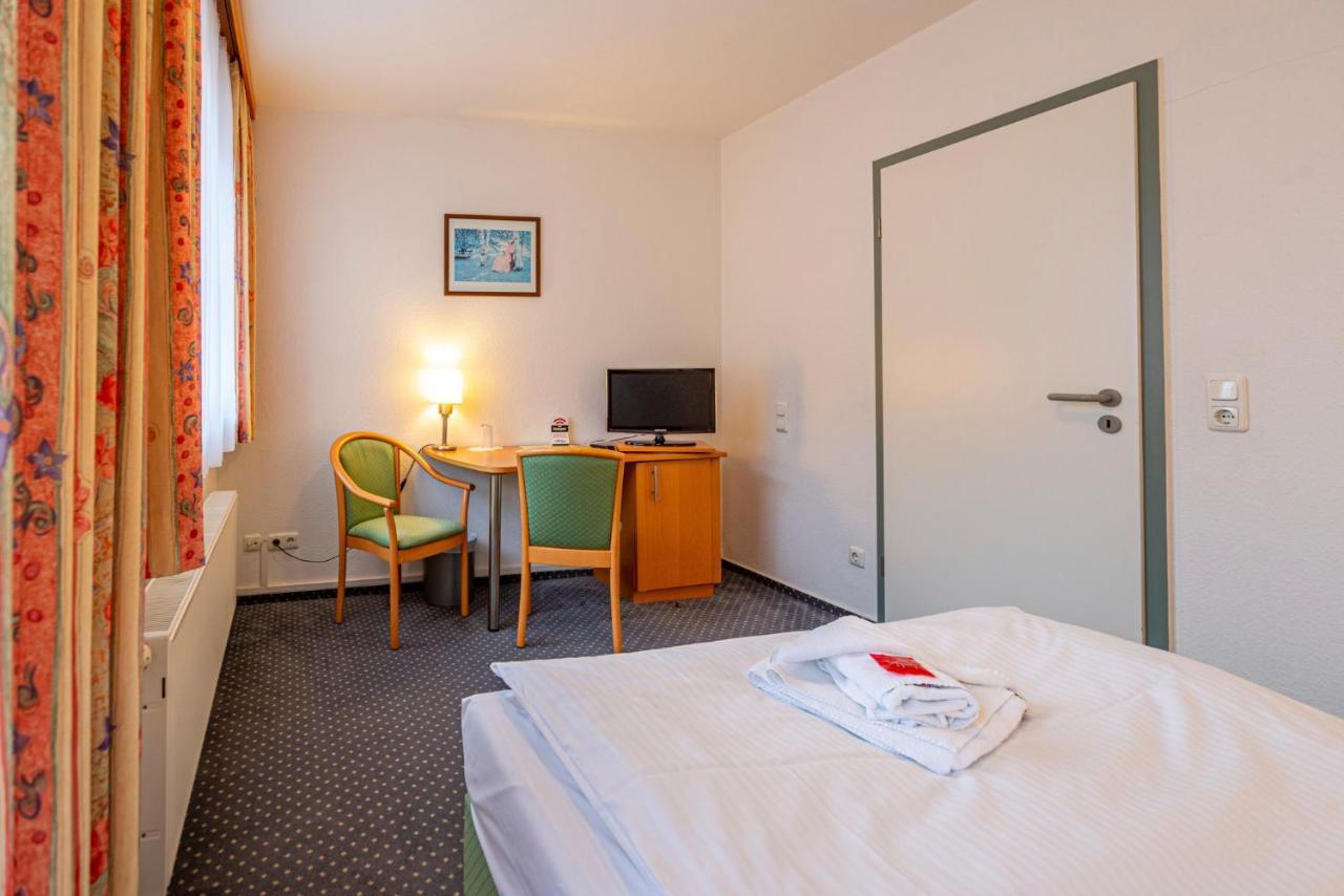 Hotel Rostock West Im "Kritzmow Park" Esterno foto