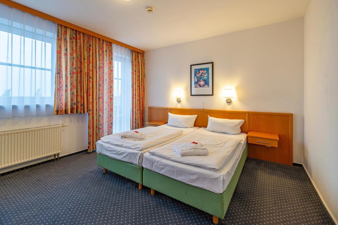 Hotel Rostock West Im "Kritzmow Park" Esterno foto
