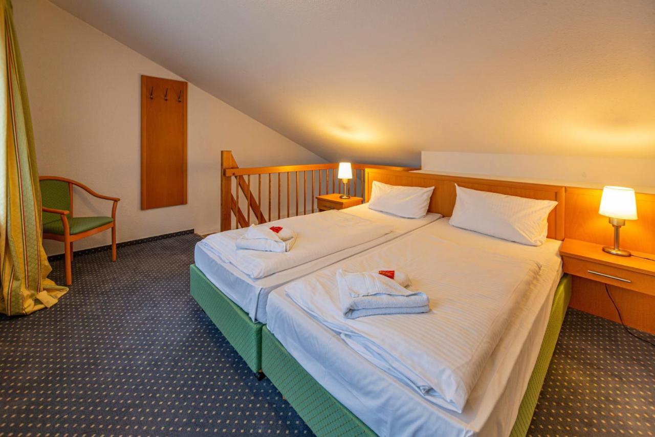 Hotel Rostock West Im "Kritzmow Park" Esterno foto